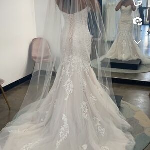 Wedding dress